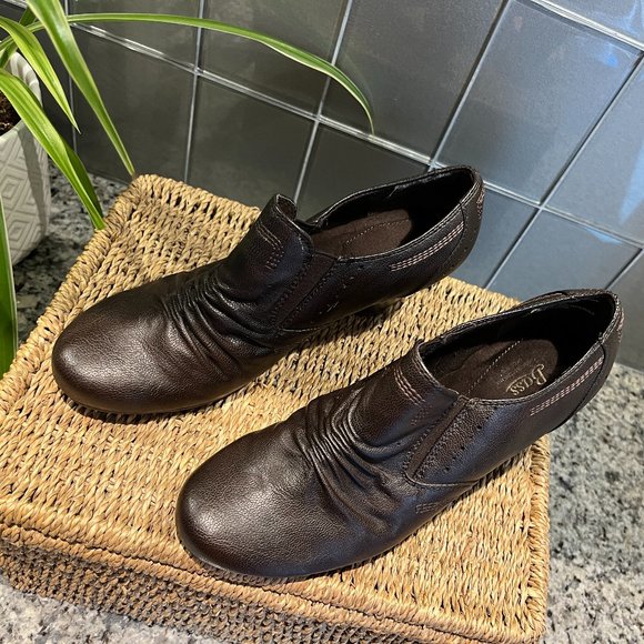 BASS Shoe Boot Size 6M Brown Man Made Material Good Condition 2 1/4" Heel - Picture 6 of 11